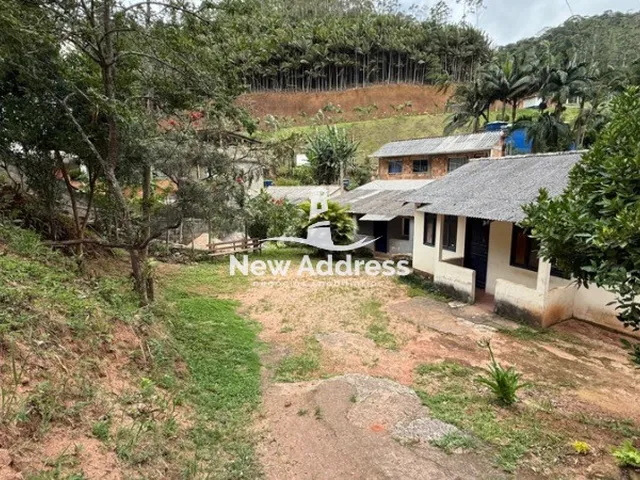 Imagem: Duas casas construídas em terreno de 480m²
