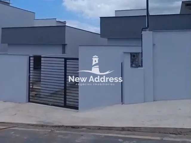 Imagem: A casa possui 2 Dormitórios, 1 Banheiro, 2 Vagas na garagem
