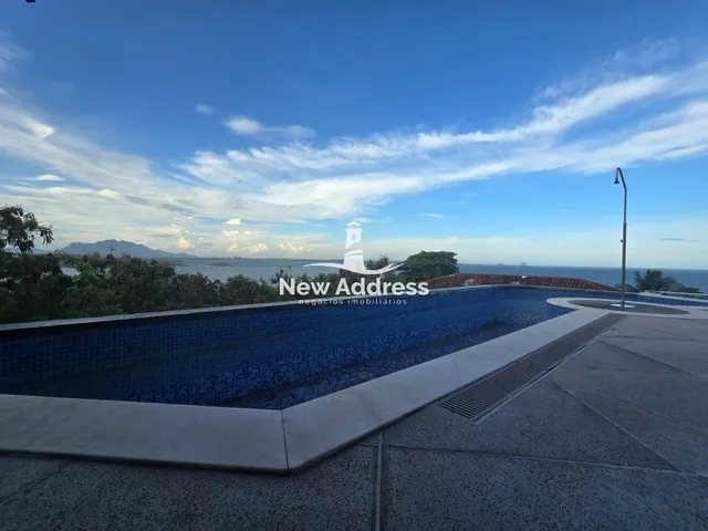 Imagem 15: Com o mar como cenário e o pôr do sol como espetáculo diário, esta casa no Morro do