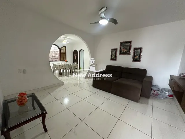 Imagem: À venda 3 casas com entradas independentes