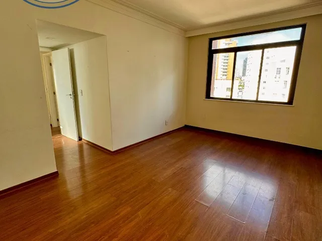 Imagem 3: VENDO APARTAMENTO 249M² COM 3/4, NASCENTE, ANDAR INTERMEDIÁRIO EM RUA TRANQUILA A BARRA!