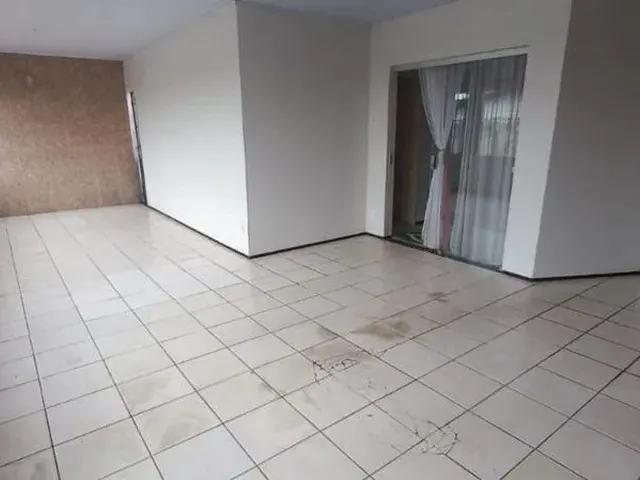 Imagem: A casa possui 3 Dormitórios, 1 Suíte, 2 Banheiros, 2 Vagas