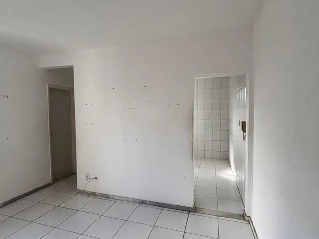 Imagem 9: Apartamento reformado com 2/4, sala, 3º andar escada vender Condominio vale do Bosque na