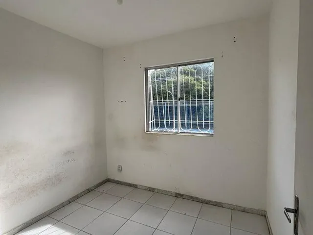 Imagem 2: Apartamento reformado com 2/4, sala, 3º andar escada vender Condominio vale do Bosque na