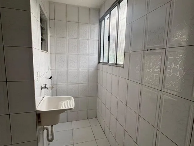 Imagem 5: Apartamento reformado com 2/4, sala, 3º andar escada vender Condominio vale do Bosque na