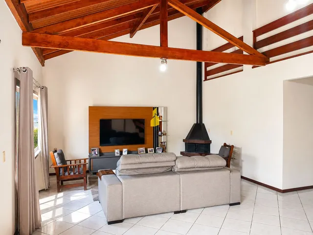 Imagem 2: Casa com 5 dormitórios, terreno amplo em área nobre