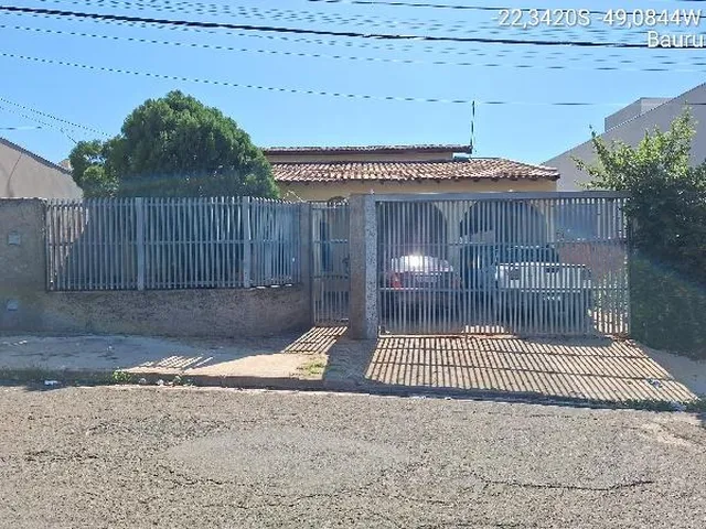 Imagem: A casa possui 5 Dormitórios, 2 Suítes, 4 Banheiros, 1