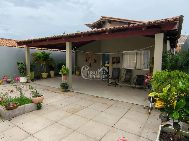 Imagem: A casa possui 3 Dormitórios, 1 Suíte, 2 Banheiros, 3