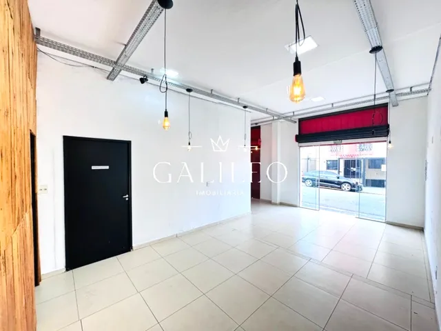 Imagem: A loja possui 1 Banheiro, 1 Vaga na garagem, 150m² de