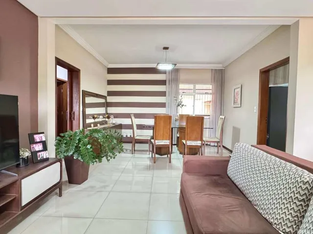 Imagem 2: Casa à venda no Bom Clima, em Juiz de Fora, com 3 quartos, escritório, 220m²