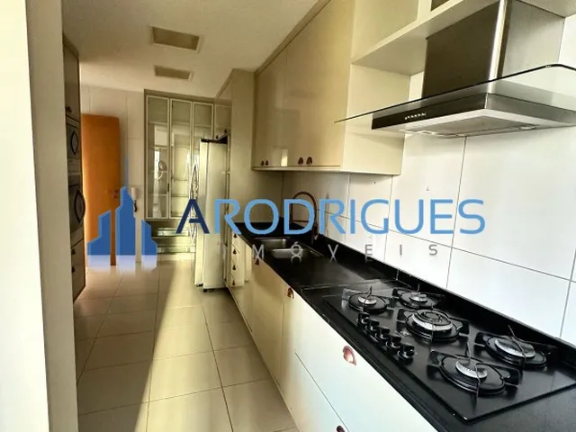 Imagem 3: Apartamento à Venda em Pituaçu Nascente Vista Mar em Condomínio Alto Padrão 200m²