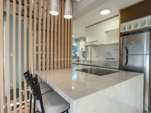 Imagem 3: Duplex Reformado com Terraço e Vista para o Bosque no Ecoville