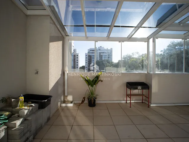Imagem 2: Duplex Reformado com Terraço e Vista para o Bosque no Ecoville