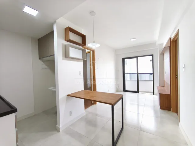 Imagem: O apartamento possui 2 Dormitórios, 1 Suíte, 2 Banheiros