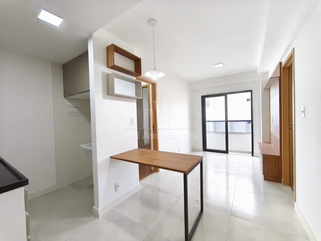 Imagem: O apartamento possui 2 Dormitórios, 1 Suíte, 2 Banheiros