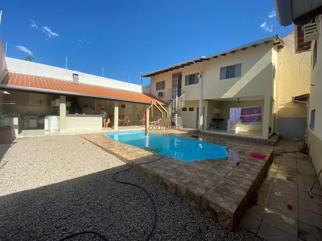 Imagem: A casa possui 7 Dormitórios, 5 Suítes, 7 Banheiros, 8
