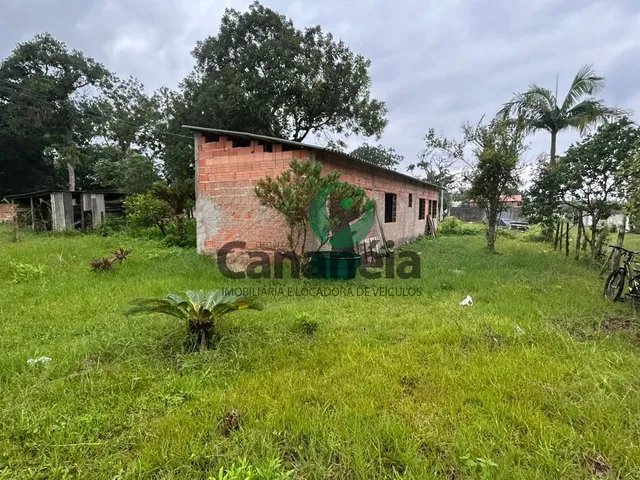 Imagem: Casa com Amplo Terreno em Fase de Acabamento