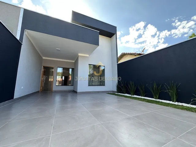 Imagem: A casa possui 3 Dormitórios, 1 Suíte, 2 Banheiros, 2