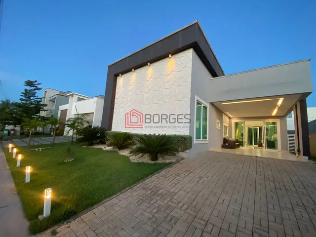 Imagem: A casa possui 7 Dormitórios, 4 Suítes, 6 Banheiros, 4 Vagas