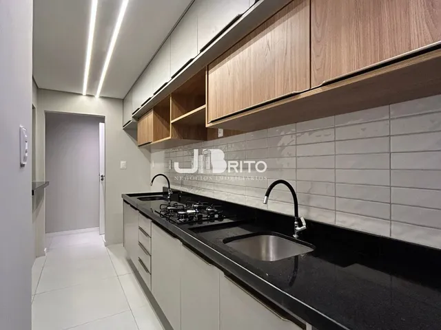 Imagem 3: APARTAMENTO 57 M² 2 QUARTOS COM 1 SUÍTE REFORMADO, ARMAÇÃO