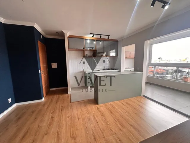 Imagem: O apartamento possui 2 Dormitórios, 1 Suíte, 2 Banheiros,