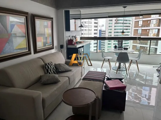 Imagem: O apartamento possui 2 Dormitórios, 1 Suíte, 2 Banheiros