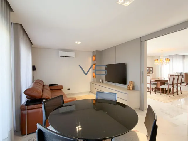 Imagem 2: Casa Alto Padrão em Condomínio com 437,24m² privativos, 4 quartos, 5 vagas de garagem