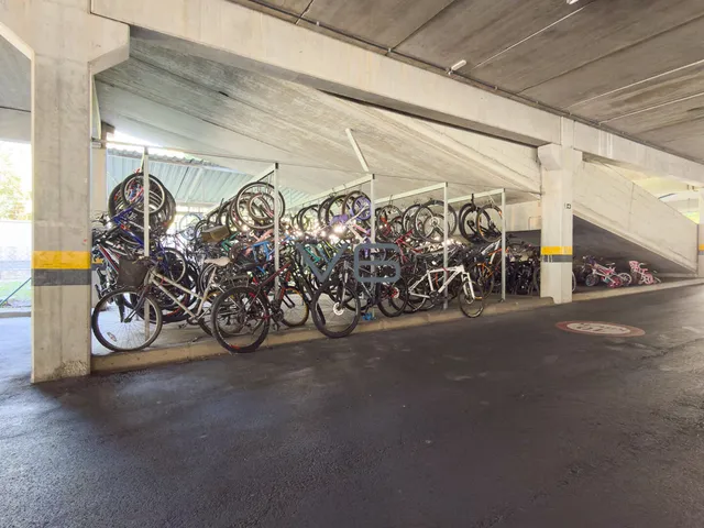 Imagem 15: Apartamento Padrão com 2 quartos, 1 vaga de garagem, 54m² privativos, no Pinheirinho
