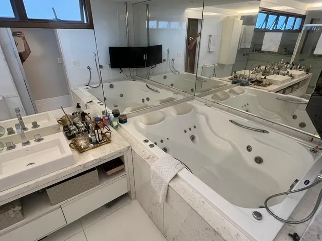 Imagem 2: Apartamento de Alto Padrão no Rio Vermelho Vista Mar 3 Suítes Varanda Gourmet 4