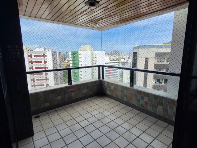 Imagem 4: Cobertura de Luxo no Itaigara: 6 quartos, piscina privativa e vista espetacular. Agende