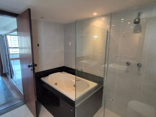 Imagem 15: Cobertura de Luxo no Itaigara: 6 quartos, piscina privativa e vista espetacular. Agende