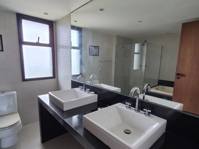 Imagem 3: Cobertura de Luxo no Itaigara: 6 quartos, piscina privativa e vista espetacular. Agende