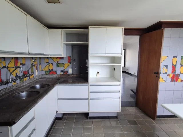 Imagem 2: Cobertura de Luxo no Itaigara: 6 quartos, piscina privativa e vista espetacular. Agende