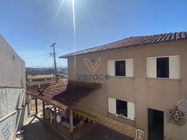 Imagem 2: Casa à Venda por R$ 700.000,00 no Centro de Ouro Branco - MG