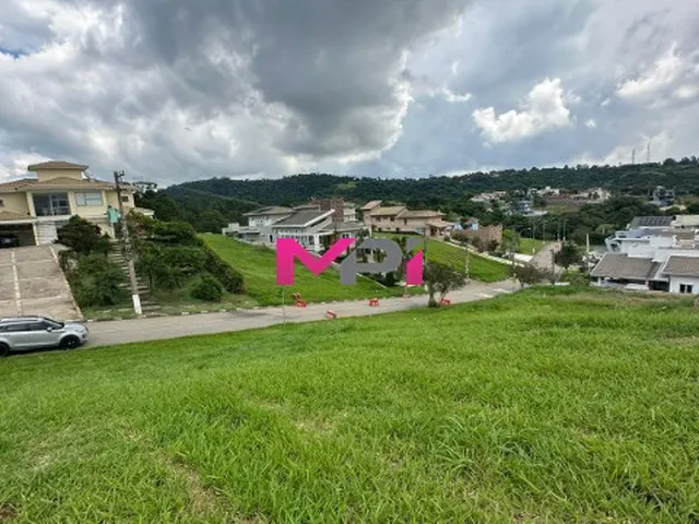 Imagem: O terreno possui 850m² de Área Privada e está localizado