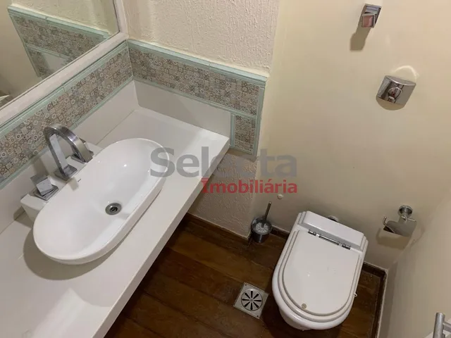 Imagem 4: Apartamento na quadra da praia, distante cerca de 20 metros da Av. Delfim Moreira, na
