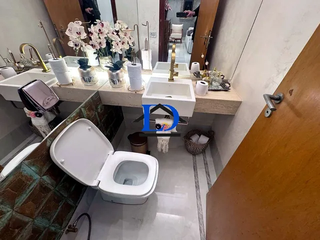 Imagem 7: Sobrado de Alto Padrão à Venda no Jardins Madri - 4 Suítes, 338 m² e Piscina, Pronto