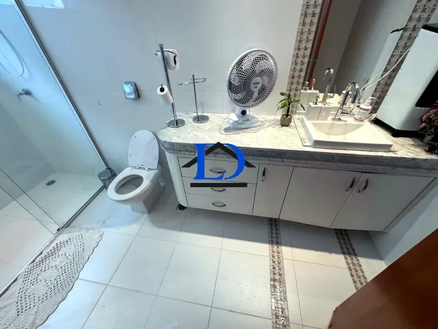 Imagem 3: Sobrado de Alto Padrão à Venda no Jardins Madri - 4 Suítes, 338 m² e Piscina, Pronto