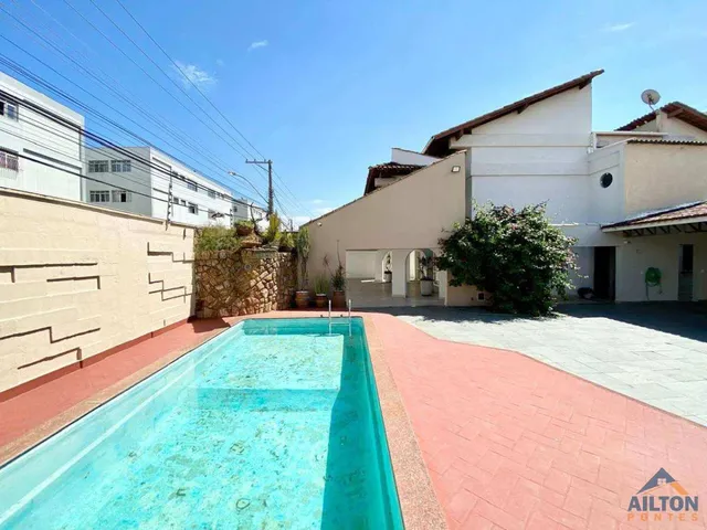 Imagem 6: Casa Duplex Alto Padrão com 4 Suítes Disponível p/ Venda ou Locação Anual no Bairro