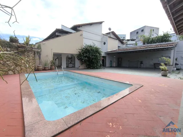 Imagem 12: Casa Duplex Alto Padrão com 4 Suítes Disponível p/ Venda ou Locação Anual no Bairro