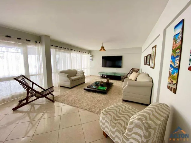 Imagem 2: Casa Duplex Alto Padrão com 4 Suítes Disponível p/ Venda ou Locação Anual no Bairro