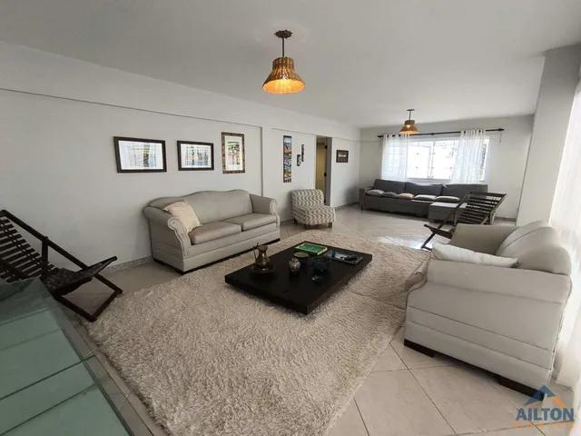 Imagem 13: Casa Duplex Alto Padrão com 4 Suítes Disponível p/ Venda ou Locação Anual no Bairro