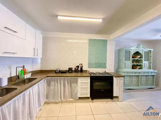 Imagem 5: Casa Duplex Alto Padrão com 4 Suítes Disponível p/ Venda ou Locação Anual no Bairro