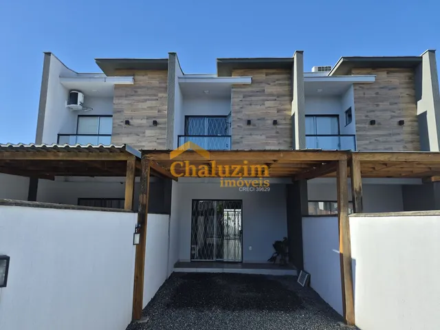 Imagem: A casa possui 6 Dormitórios, 1 Suíte, 3 Banheiros, 2