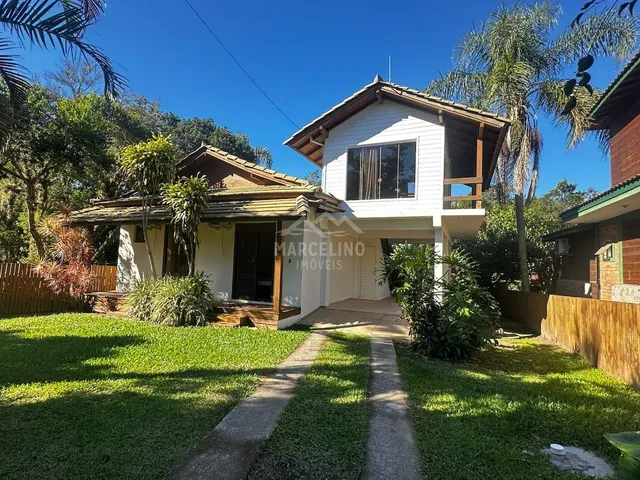 Imagem: A casa possui 2 Dormitórios, 1 Suíte, 2 Banheiros, 1 Vaga