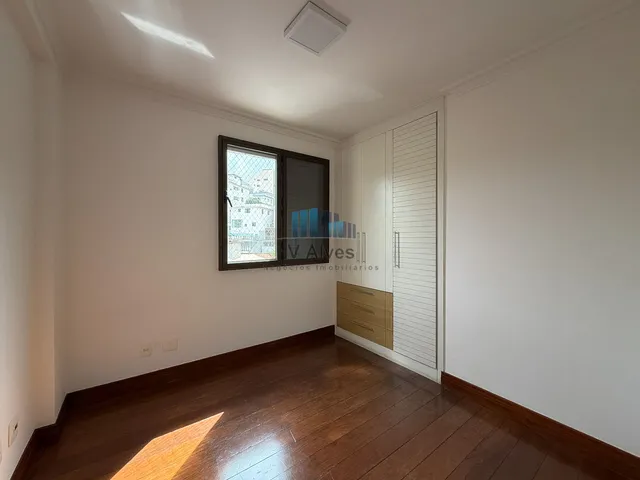 Imagem 7: Apartamento com 127m², 4 quartos, suíte e 2 vagas. À venda, em ponto nobre do bairro