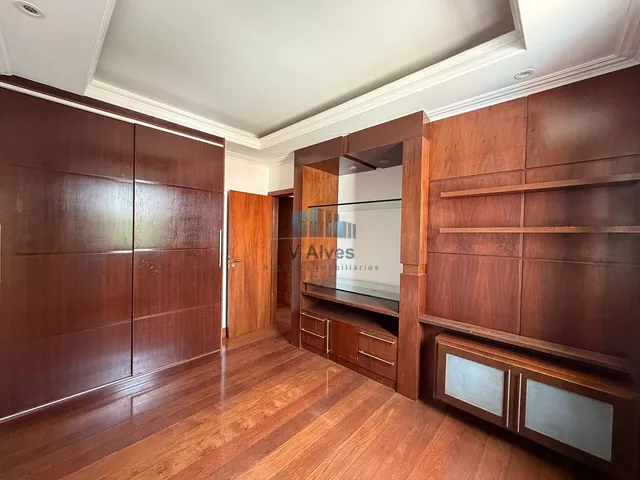 Imagem 2: Apartamento com 127m², 4 quartos, suíte e 2 vagas. À venda, em ponto nobre do bairro