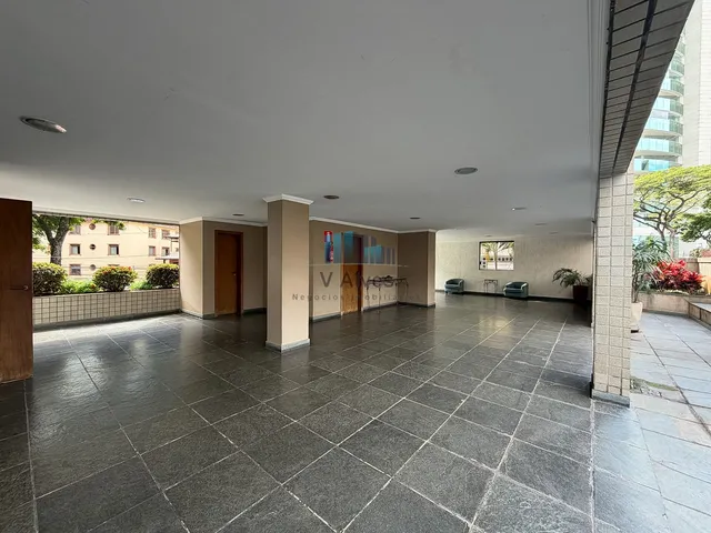 Imagem 5: Apartamento com 127m², 4 quartos, suíte e 2 vagas. À venda, em ponto nobre do bairro