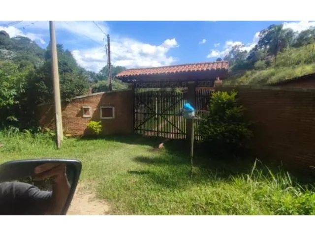 Imagem: A casa possui 4 Dormitórios, 3 Banheiros, 16.239m² de