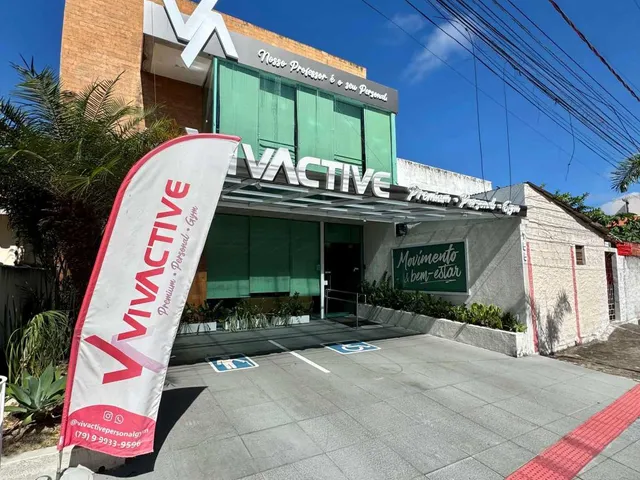 Imagem: A loja possui 5 Banheiros, 2 Vagas na garagem, 470m² de